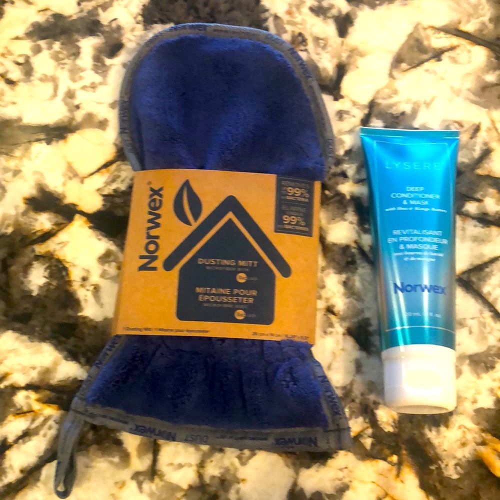 Norwex dusting mitt and Norwex lysere deep conditioner, and mask bundle
